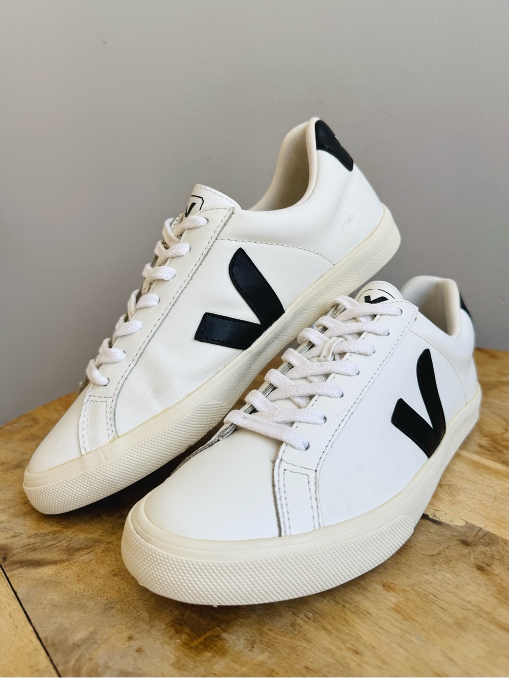 VEJA Esplar Leather Low Top Sneakers White Black Women's Size 10 / EU 41